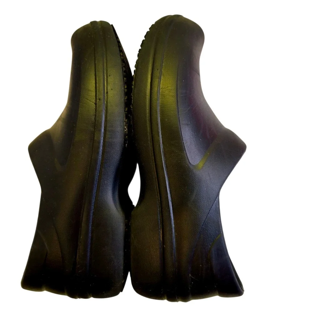Crocs On The Clock Black Work Slip-Resistant Clogs Shoes Women 10 Men 8 EU 42